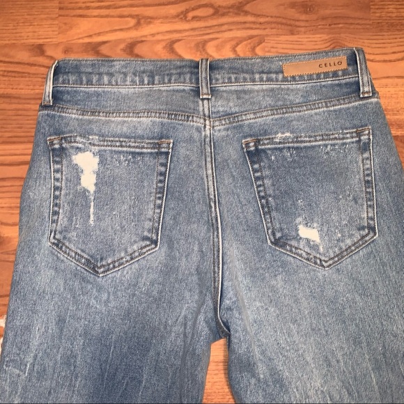 Cello Light Wash Straight leg Destroyed Cut Jeans - Picture 11 of 13